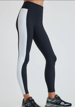 Load image into Gallery viewer, YOS Thermal Tahoe Legging - Black/ White